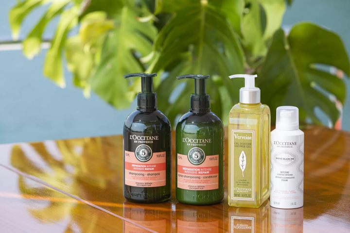 Charter a Luxury Italian Cruiser - Introducing the Ship ③ -