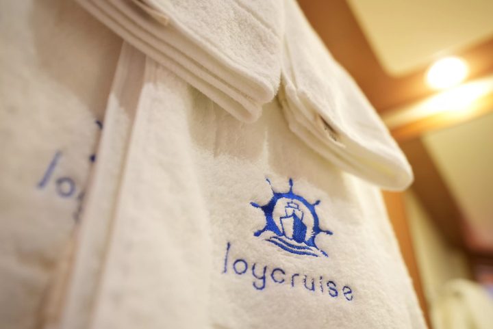 Charter a Luxury Italian Cruiser - Introducing the Ship ③ -