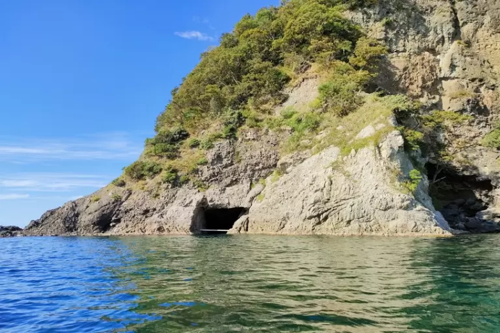 Adventure Through the Hidden Wonders of Takeno Coast with a Geo Canoe Tour !