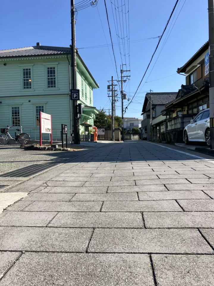 You can see the Silver Carriage Road from the rooms of "NIPPONIA Harima Fukusaki Library Maison"