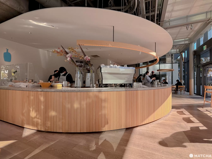 港未來藍瓶咖啡特別的圓形吧檯設計