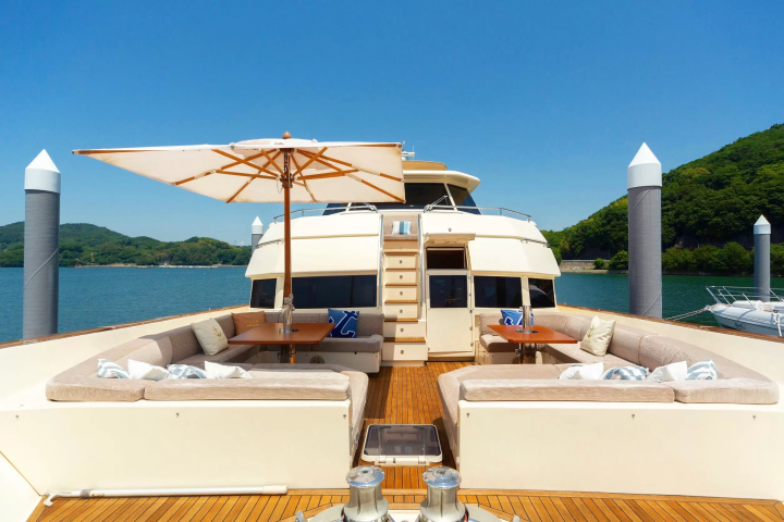 이탈리아제의 럭셔리인 크루저를 전세~선외 덱 소개①~