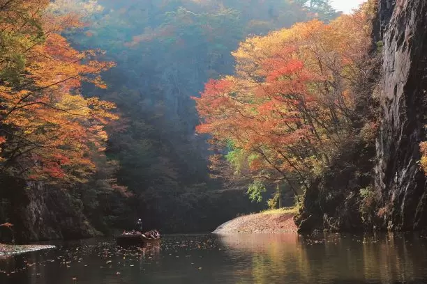 東北岩手的隱藏景點!在猊鼻溪享受乘船和被爐火鍋的樂趣!