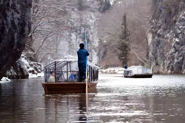 東北岩手的隱藏景點!在猊鼻溪享受乘船和被爐火鍋的樂趣!