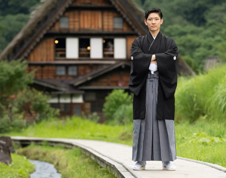 穿上婚紗和服，在世界遺產「白川鄉」的田園風光中拍攝婚紗照吧！