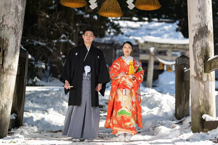 我们冬天在白川乡拍了婚纱照，得到了非常好的评价！