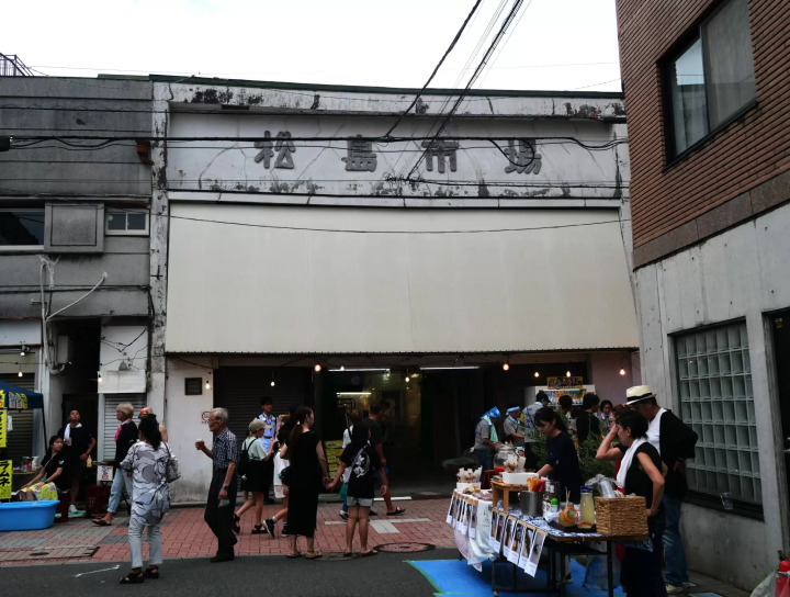 "Exploring Retro Tokyo" - Stroll through Nakano-Shinbashi's Kawashima Shopping Arcade, where the Showa era atmosphere still lingers -