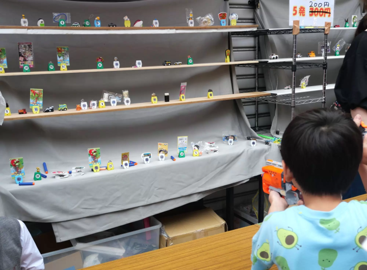 "Exploring Retro Tokyo" - Stroll through Nakano-Shinbashi's Kawashima Shopping Arcade, where the Showa era atmosphere still lingers -