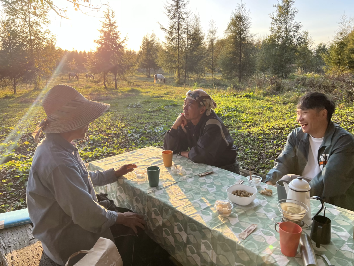 Peeking into the world of horses (Churui, Makubetsu Town)