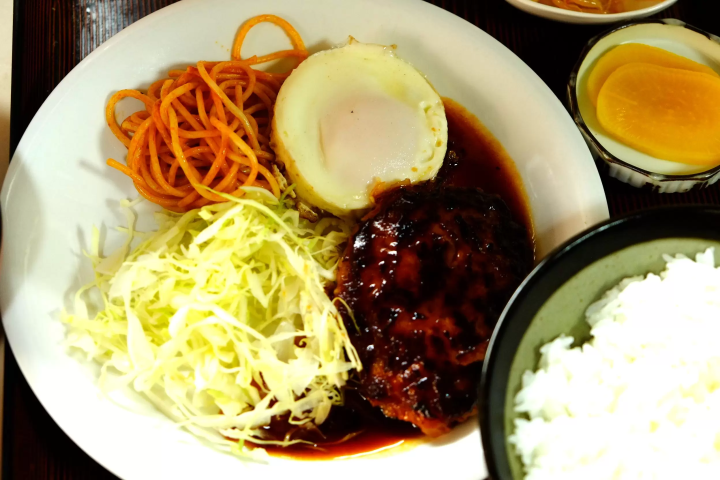 "Exploring Retro Nakano, Tokyo" - Stroll around the south exit of Nakano Station, where redevelopment is underway -