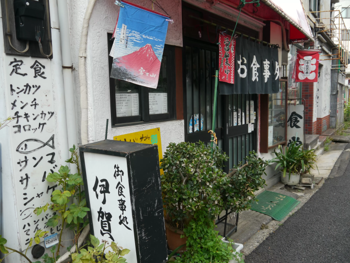 "Exploring Retro Nakano, Tokyo" - Stroll around the south exit of Nakano Station, where redevelopment is underway -