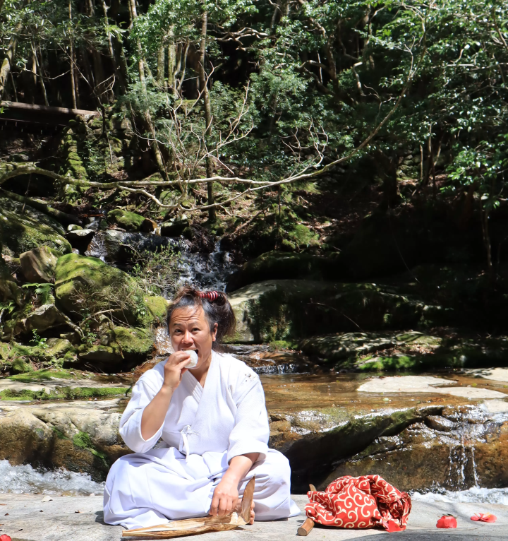 四国の静かな森で秘密の修行：誰にも知られない癒しの体験