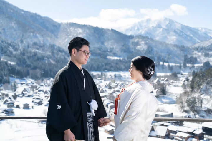 我们冬天在白川乡拍了婚纱照，得到了非常好的评价！