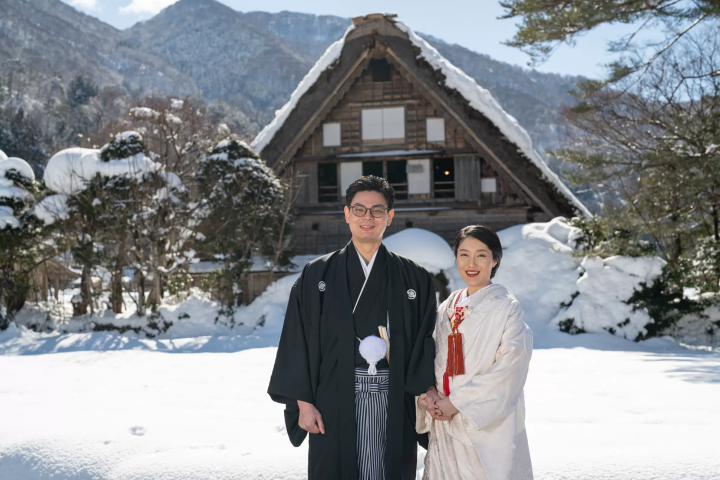 我们冬天在白川乡拍了婚纱照，得到了非常好的评价！