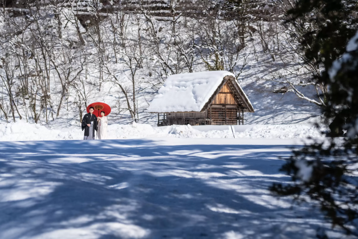 我们冬天在白川乡拍了婚纱照，得到了非常好的评价！