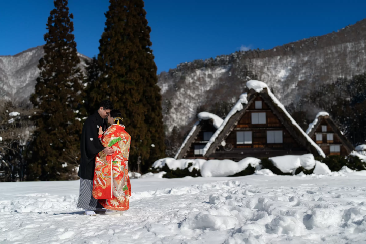 我们冬天在白川乡拍了婚纱照，得到了非常好的评价！