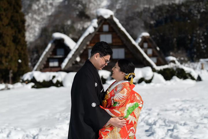 我们冬天在白川乡拍了婚纱照，得到了非常好的评价！