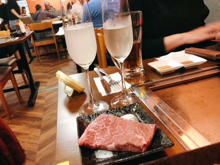 深受访日游客支持的飞騨高山铁板烧店【大阪铁板烧】人气的秘密。