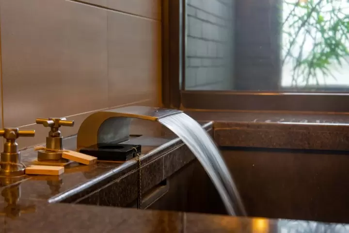 群馬高山秘境！攻略天空中的溫泉鄉「萬座溫泉」