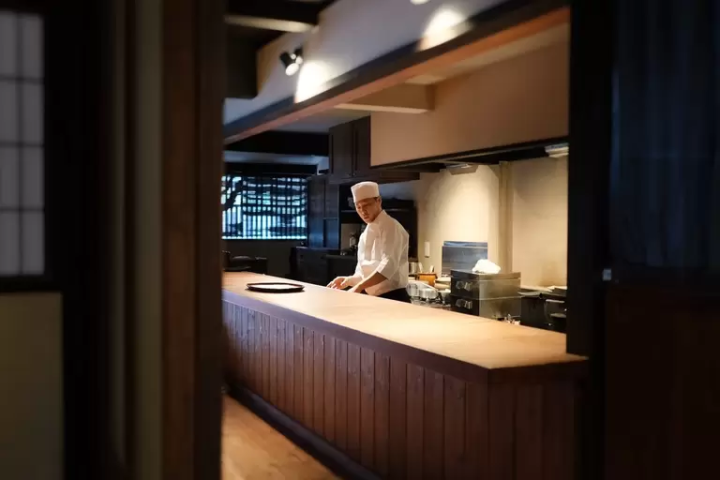 Yamazato Ryori Maekawa welcoming foreign guests to showcase the finest dishes 