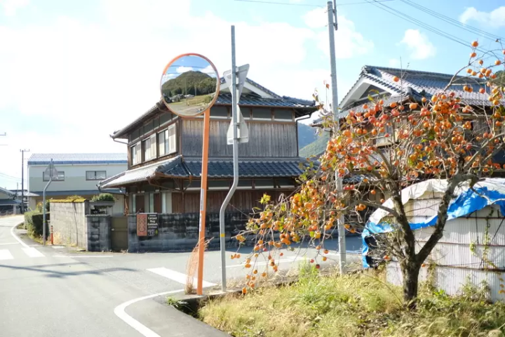 A pleasant walk to The Museum of Ceramic Art