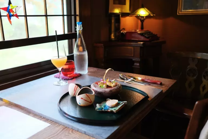 Every plate used in the restaurant is made by artisans of Tamba Pottery