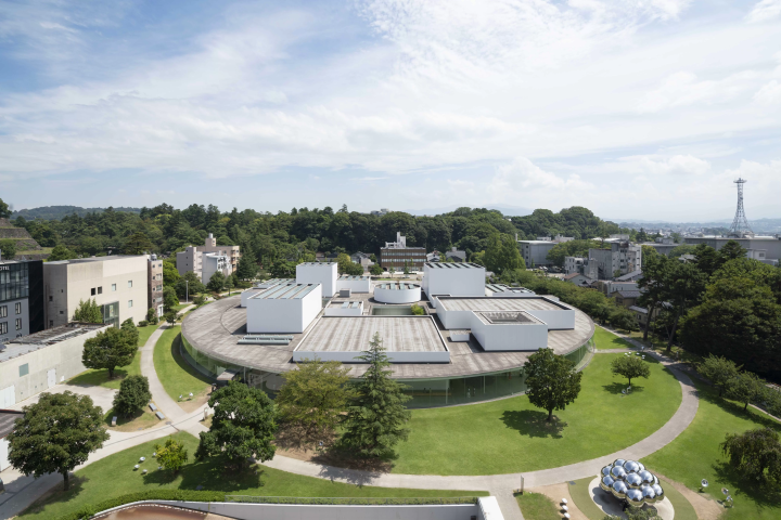Exterior of the 21st Century Museum of Contemporary Art, Kanazawa (Photo: Koji Ishikawa /Courtesy of the 21st Century Museum of Contemporary Art, Kanazawa)
