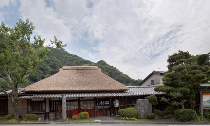 Maruko-juku is famous for its grated yam soup. When it comes to grated yam soup, you can't beat "Chojiya" - a restaurant with a 420-year history 