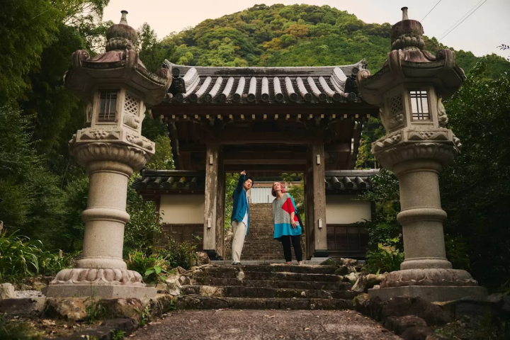A walking spot on the Marukoji road "Izumigatani" - "Tenchuzan Kansho Temple" 