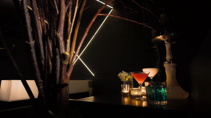 新橋の隠れ家シーシャバー”遊煙地”