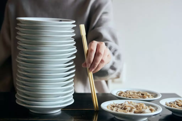 What is "Izushi Sara Soba," a specialty of the castle town of Izushi?