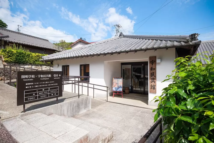 从松山开车仅需 1 小时！宇和民具馆内摆满了怀旧家居用品和玩具，体验复古氛围