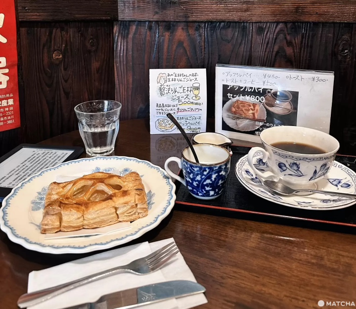 Coffee Jidaiya Hand-Poured Coffee and Apple Pie