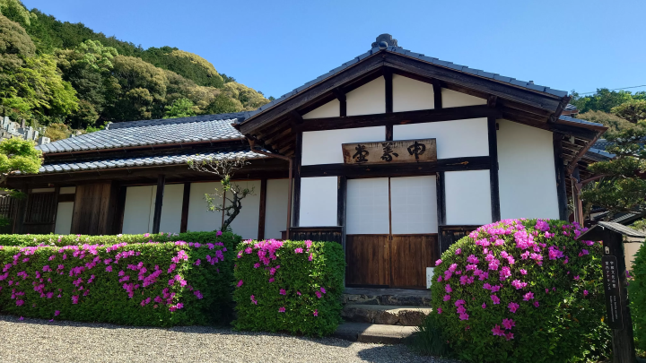 서일본 가장 오래된 모던한 초등학교 교사 「Kaimei School」