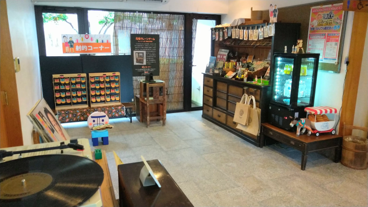 从松山开车仅需 1 小时！宇和民具馆内摆满了怀旧家居用品和玩具，体验复古氛围