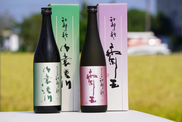 สาเกชื่อดังที่ซ่อนอยู่ของจังหวัดมิเอะ ``ชินโตไม่มีการสวดมนต์'' |. สุราที่ทำจากน้ำใต้ดินจากแม่น้ำอีซูซุ