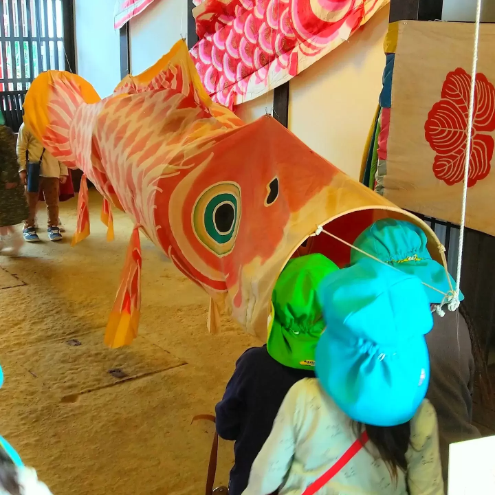 从松山开车仅需 1 小时！宇和民具馆内摆满了怀旧家居用品和玩具，体验复古氛围