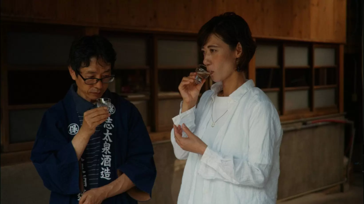 色、薫り、口に含んですぐに飲み込まず、味わいを楽しみます。 