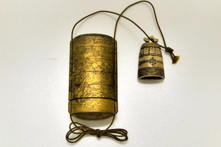 Inro (seal case): It is said that Ine Kusumoto carried this to carry medicine, and that she gave it to an acquaintance when she left this area.<br> 