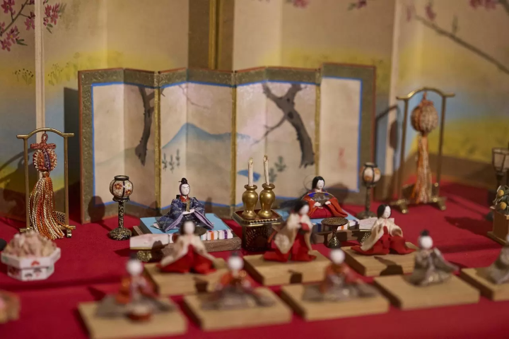 Shells depicting the Tale of Genji