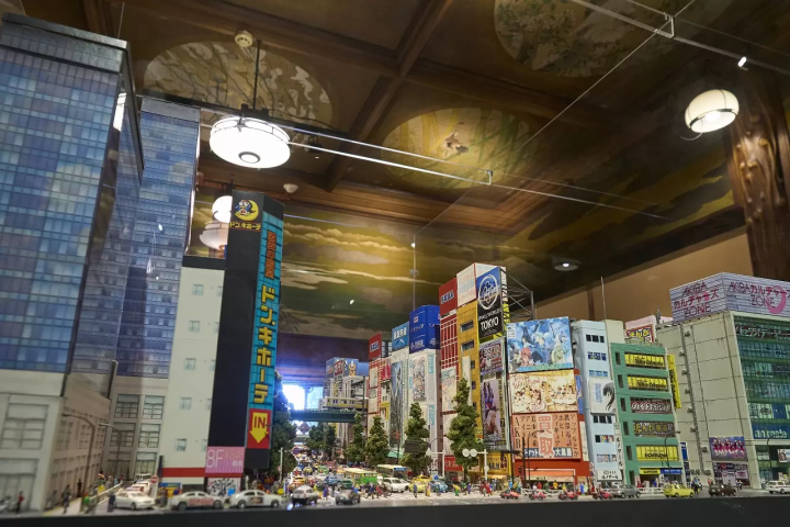 A Tiny World Spread Among Cultural Assets