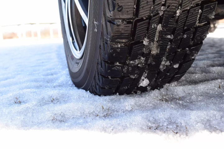 スタッドレスタイヤ