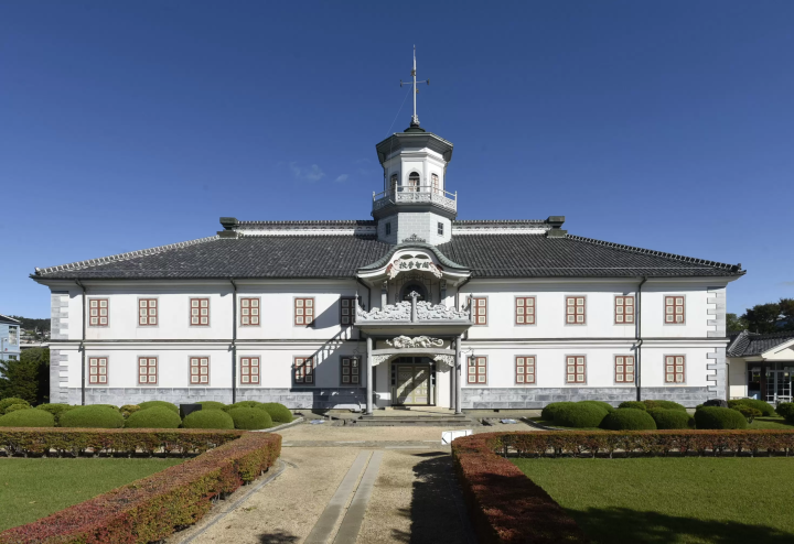 서일본 가장 오래된 모던한 초등학교 교사 「Kaimei School」