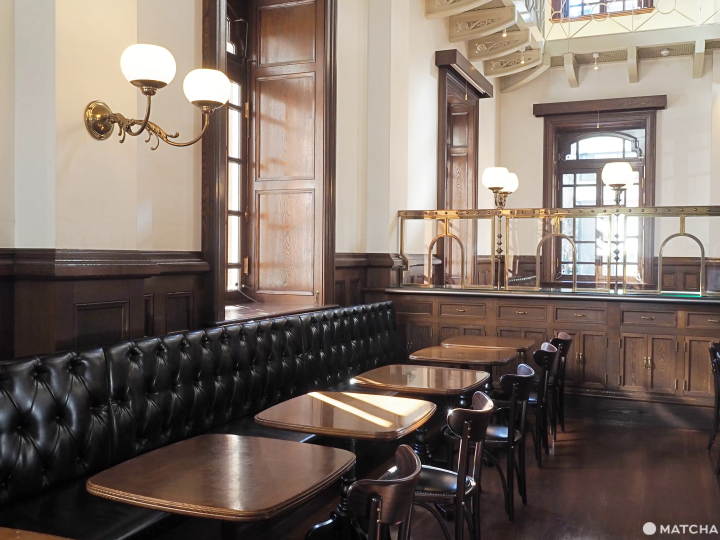 Dining Environment at Café 1894