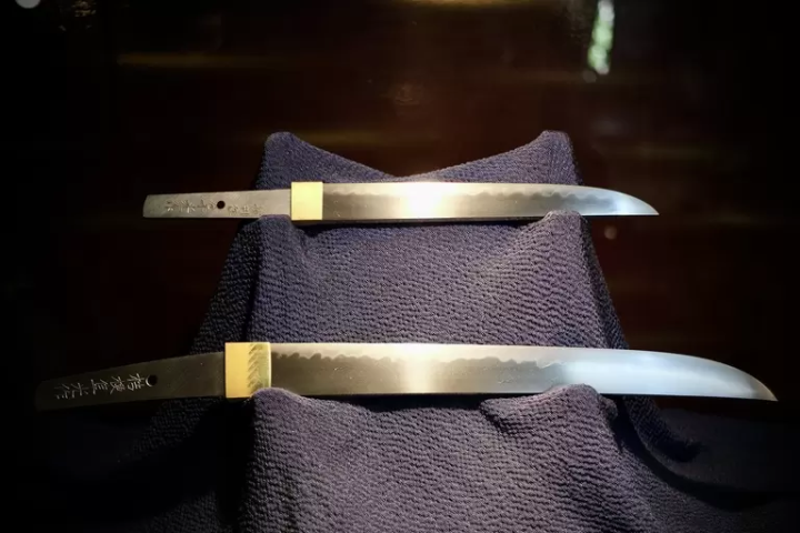 For katanas, the quenching is used to create intricate hamon patterns 