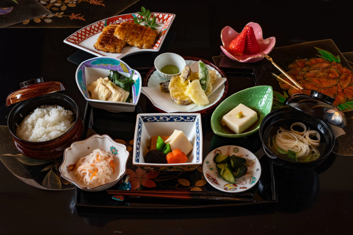 距離市中央約 2 小時車程的隱密能量景點身延的魅力