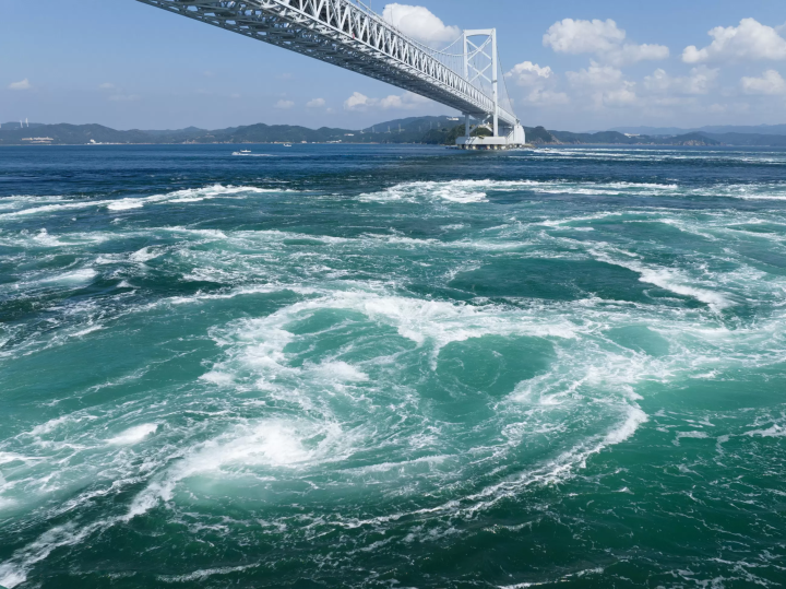 【德島鳴門市德島縣】在春季漩渦節上乘坐觀光船近距離體驗世界上最大的漩渦！