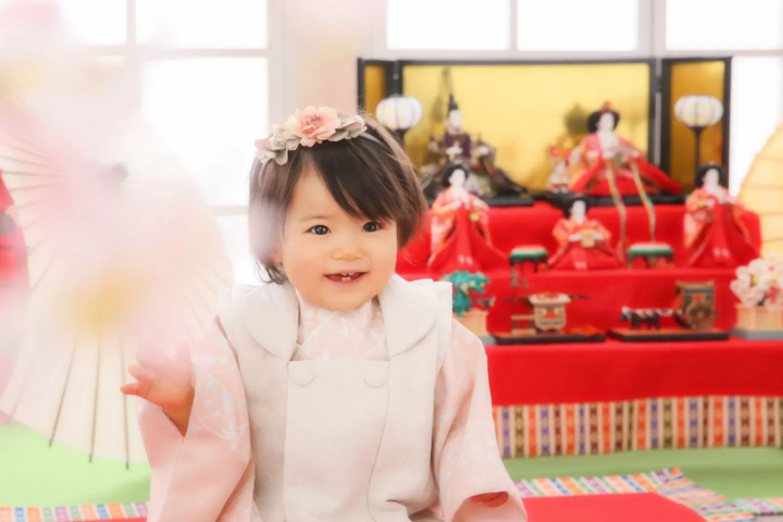 ひな祭り　飾り　お祝い着