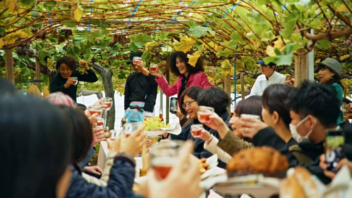 Cheers with Shizuoka's first craft rosé wine! 