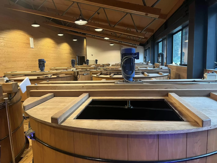 Alcohol fermentation tank. The room was filled with a fruity banana scent. The smell of mash reminded me of something nostalgic! 